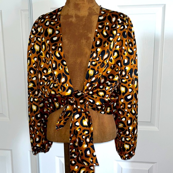 Fun leopard print cropped shell from Express - Picture 1 of 4